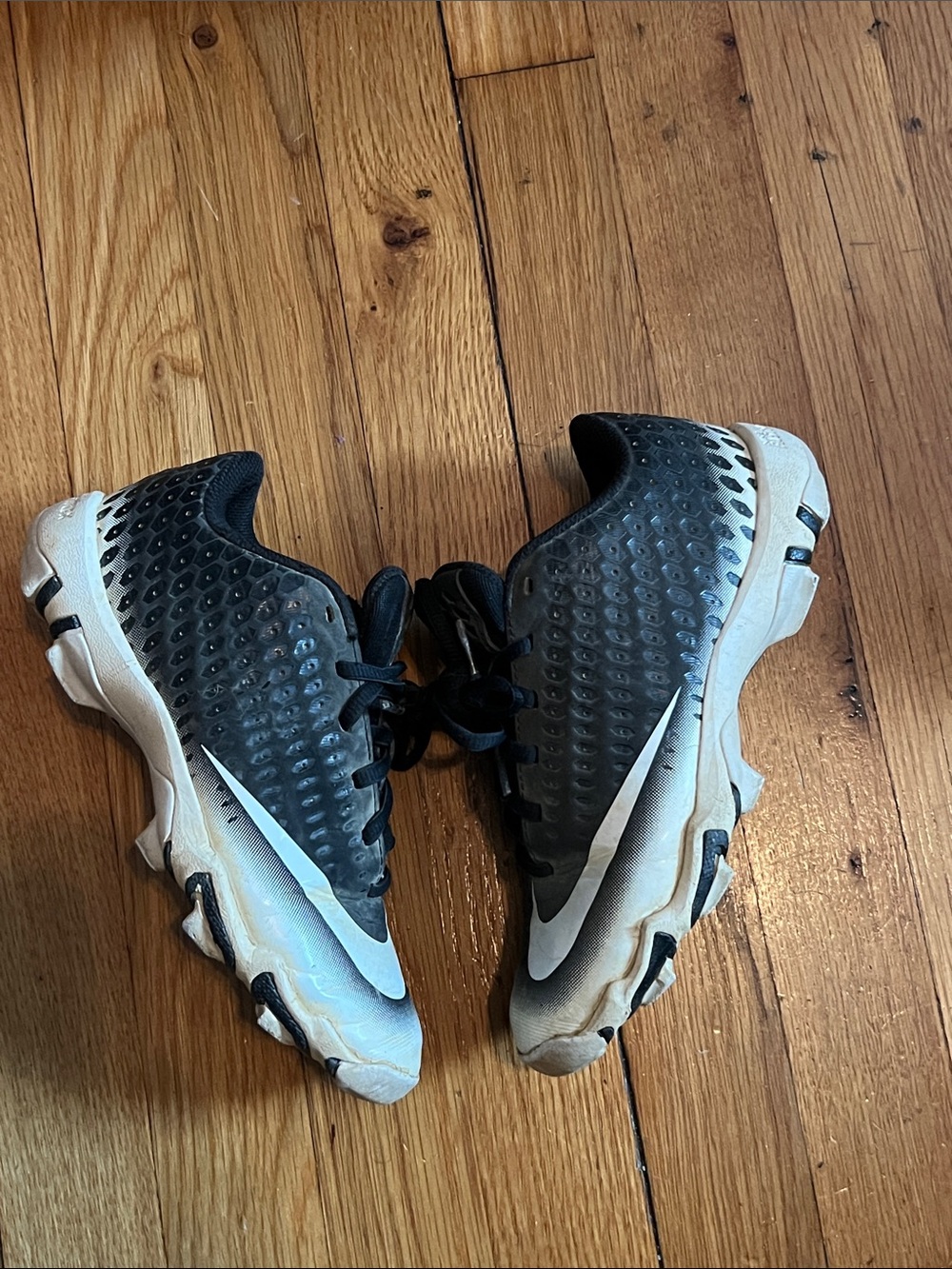 Nike kids youth baseball / football Athletic Cleats 3Y